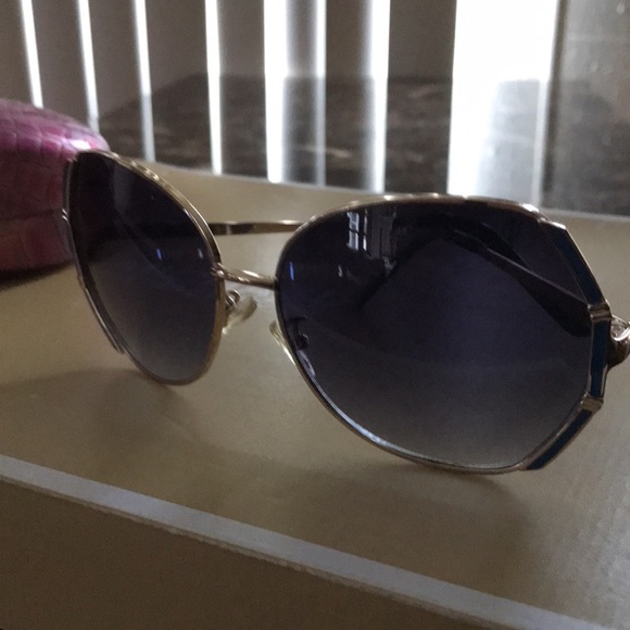Vintage Jennifer Lopez sunglasses with free large case main image 7